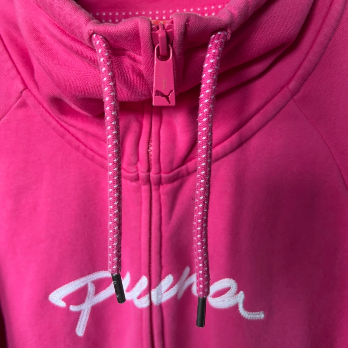 Rosa hoodie från Puma med dragkedja - 1