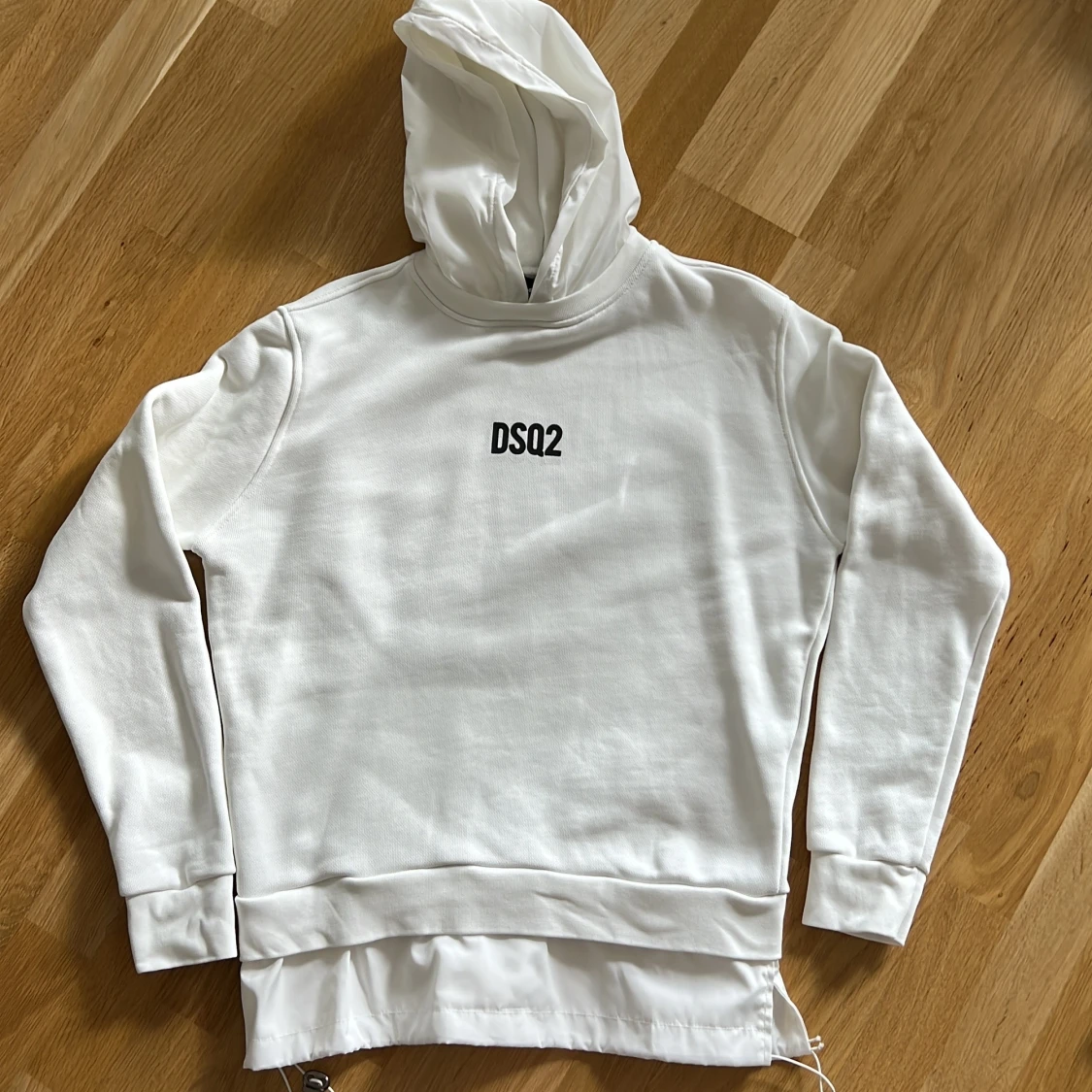 Vit hoodie från Dsquared2 med tryck