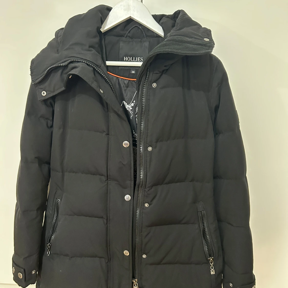 Svart pufferjacka från Hollies - 2