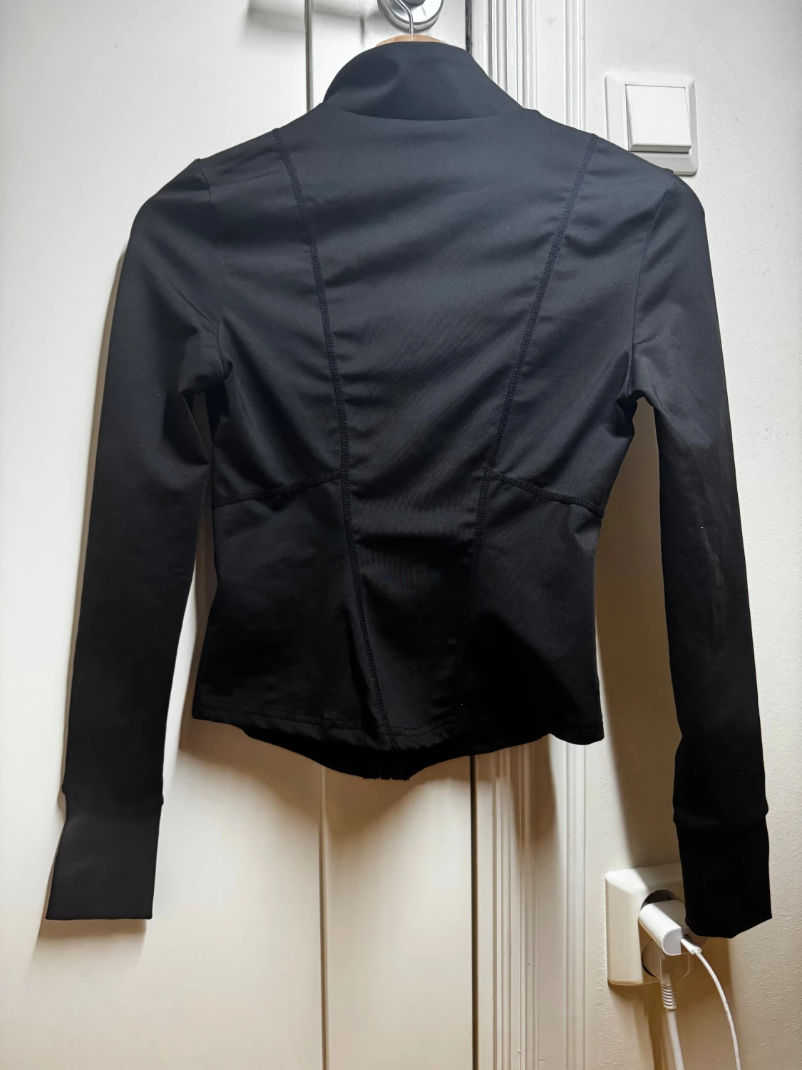 Svart slim vindjacka med dragkedja - 1