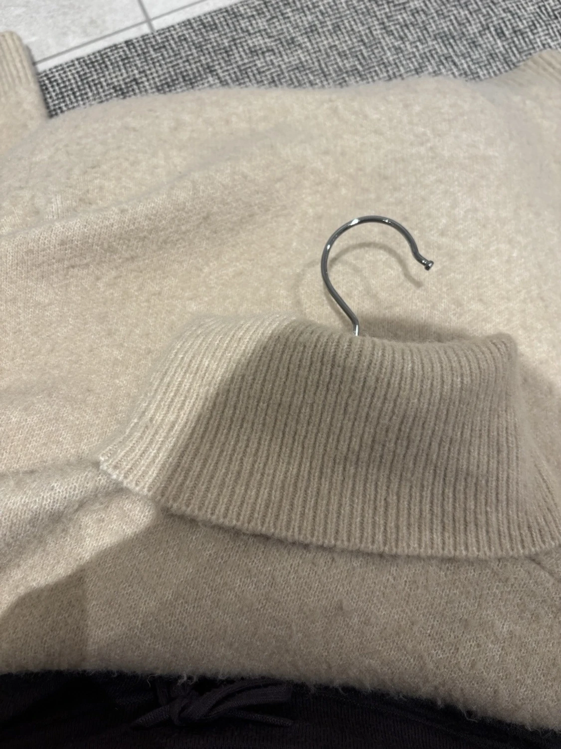 Stickad Begie polotröja  - 4