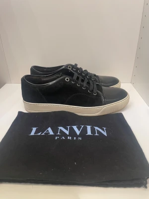Lanvin  - Lanvin i storlek UK 9/ EU 44, mycket bra skick!