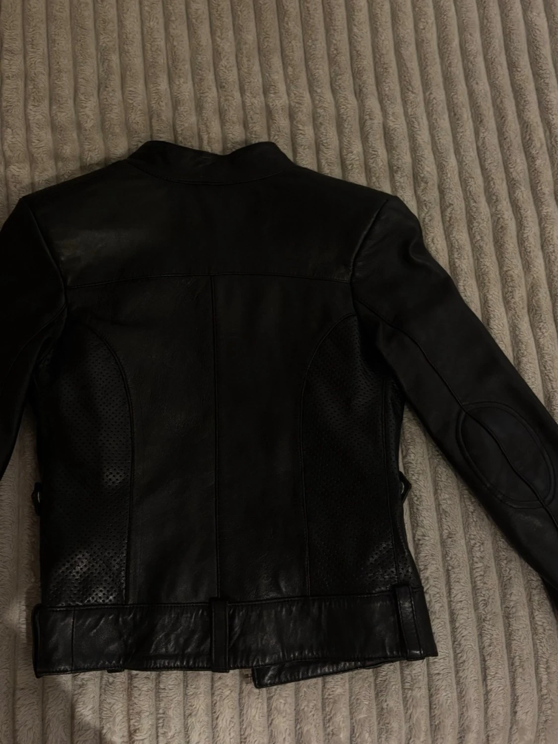 Svart skinnjacka med dragkedjor - 1