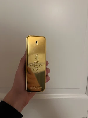 One Million Paco Rabanne - Lyxig doft av Paco rabanne. Grym för utgångar eller liknande. Ca 85 ml kvar av 100 ml flaska. 