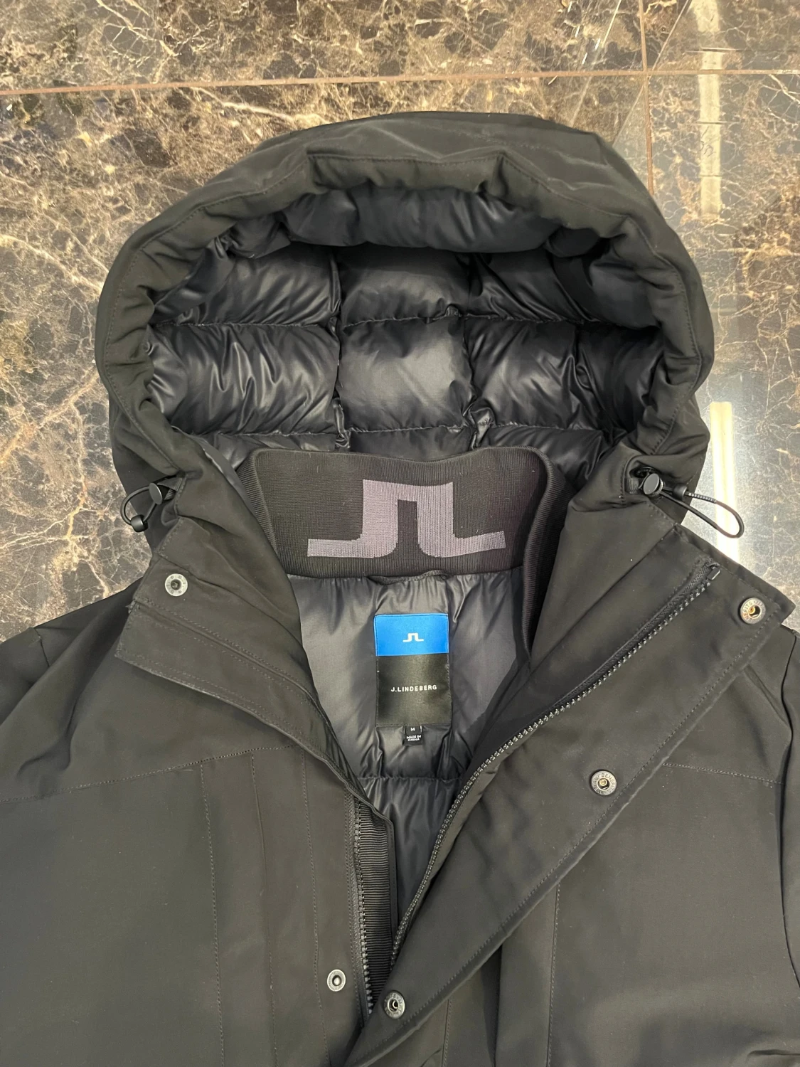 Svart dunjacka från J.Lindeberg - 2