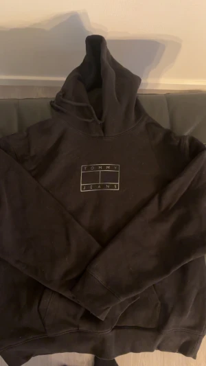 Tommy jeans hoodie - Knappt använd, fint skick. Köpt för mer än 500kr