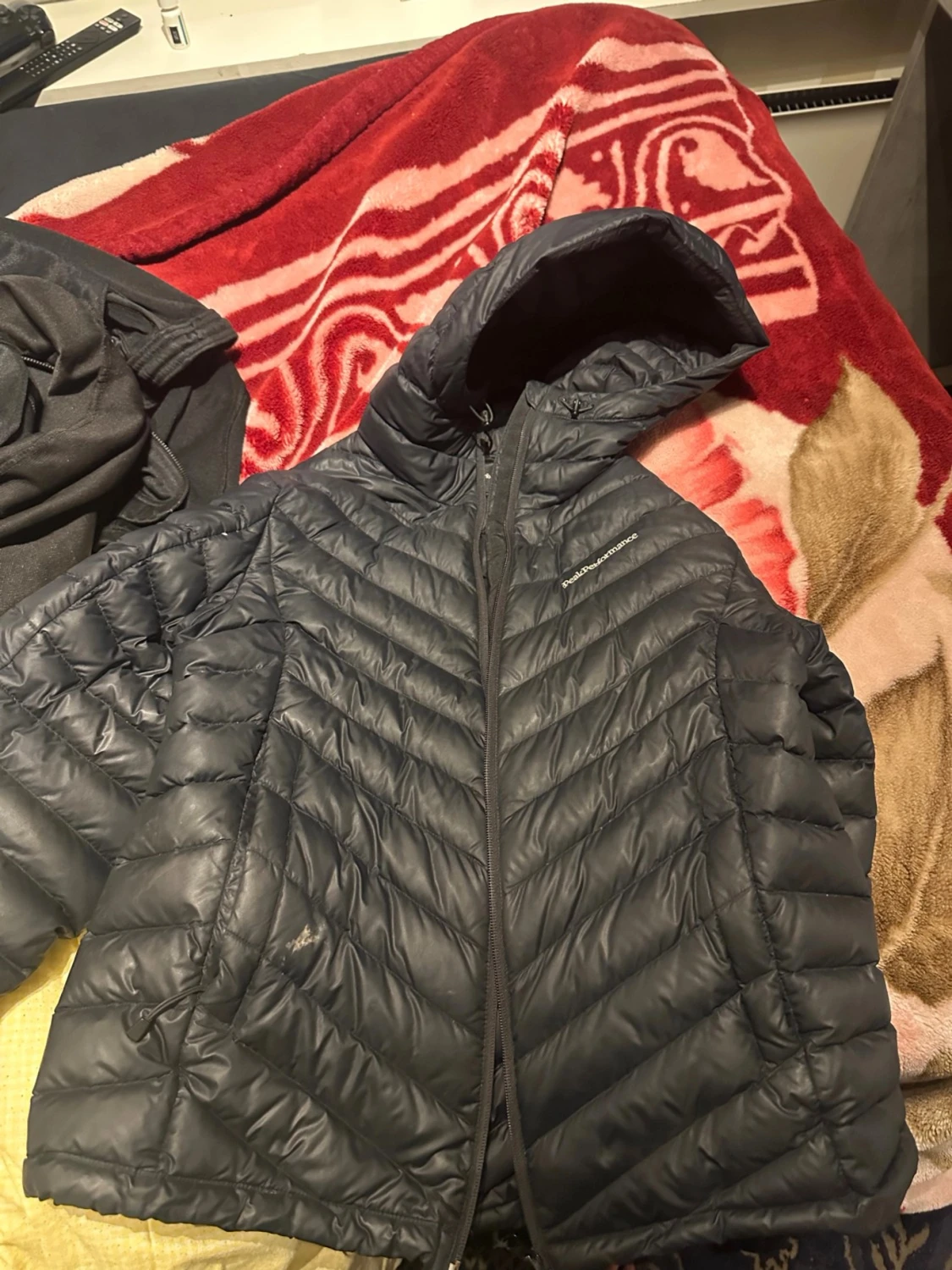 Svart dunjacka med huva från Peak Performance - 2