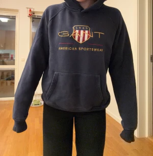 Gant hoodie  - Säljer en fin gant hoodie i storlek xs/xxs. Nypris ca 500kr, andvänd men i mycket gott skick 