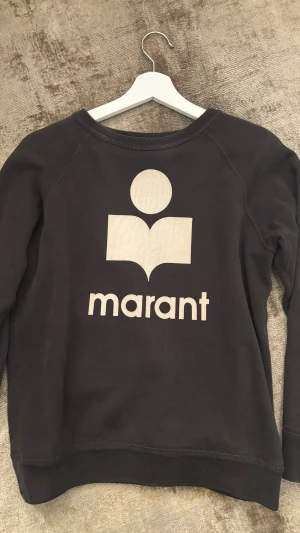 Isabel Marant tröja  - Superfin storlek 36 men skulle säga XS typ S.  färgen är mörkgrå typ nästan svart 