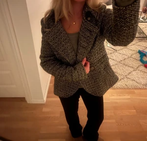 Kappa - Superfin söt kappa i ett svart vitt mönster🥰 Knappt använd bara testad