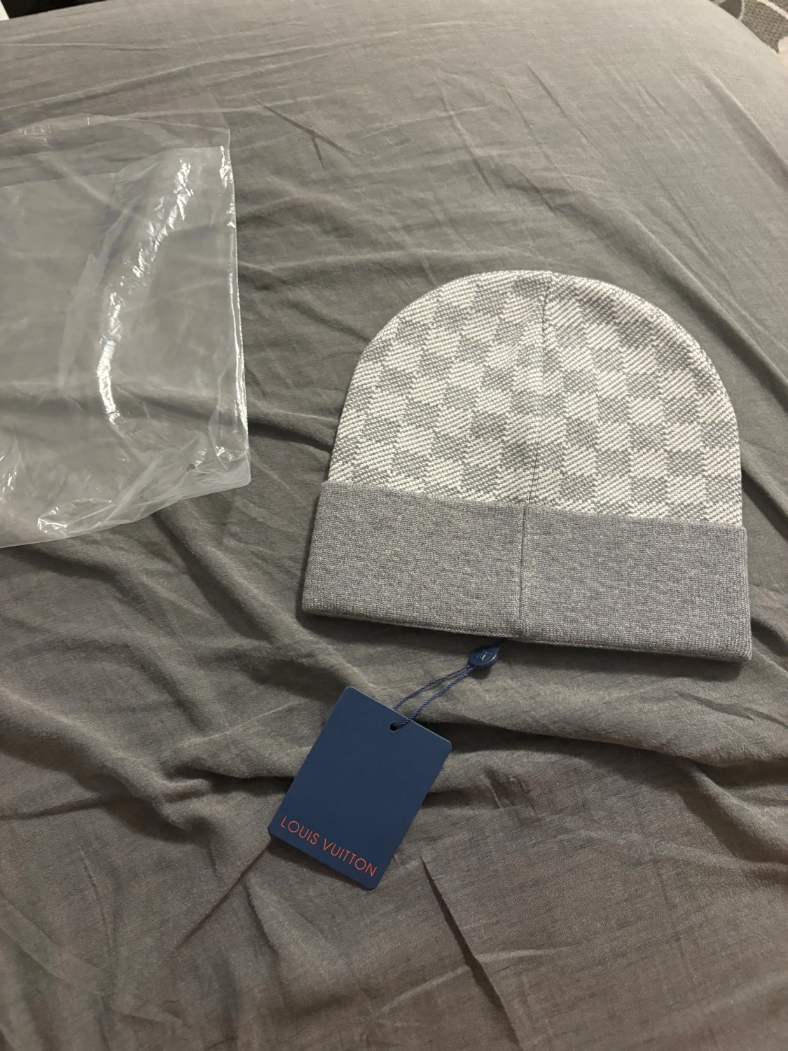 Grå rutig mössa från Louis Vuitton - 1