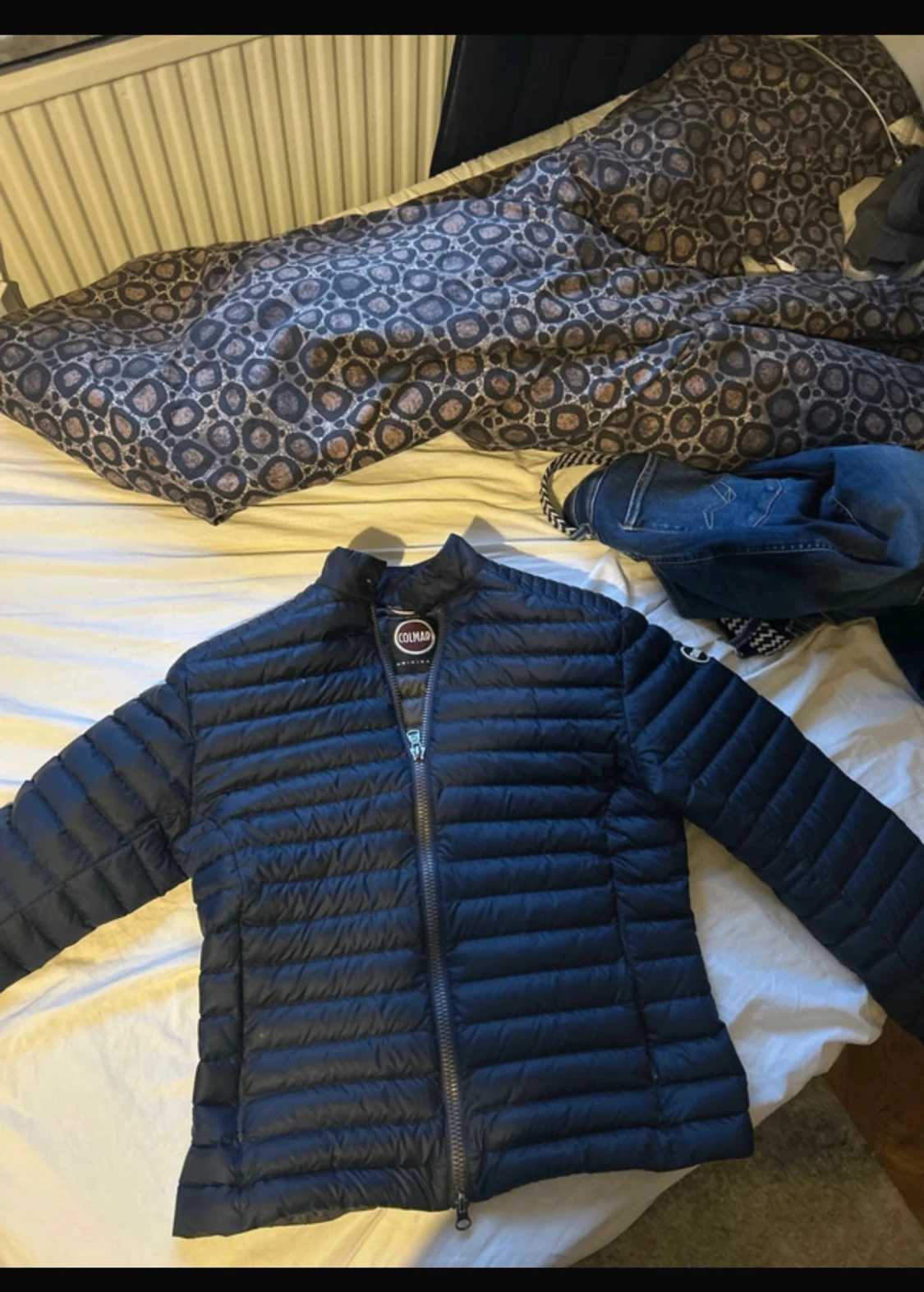 Mörkblå pufferjacka från Colmar