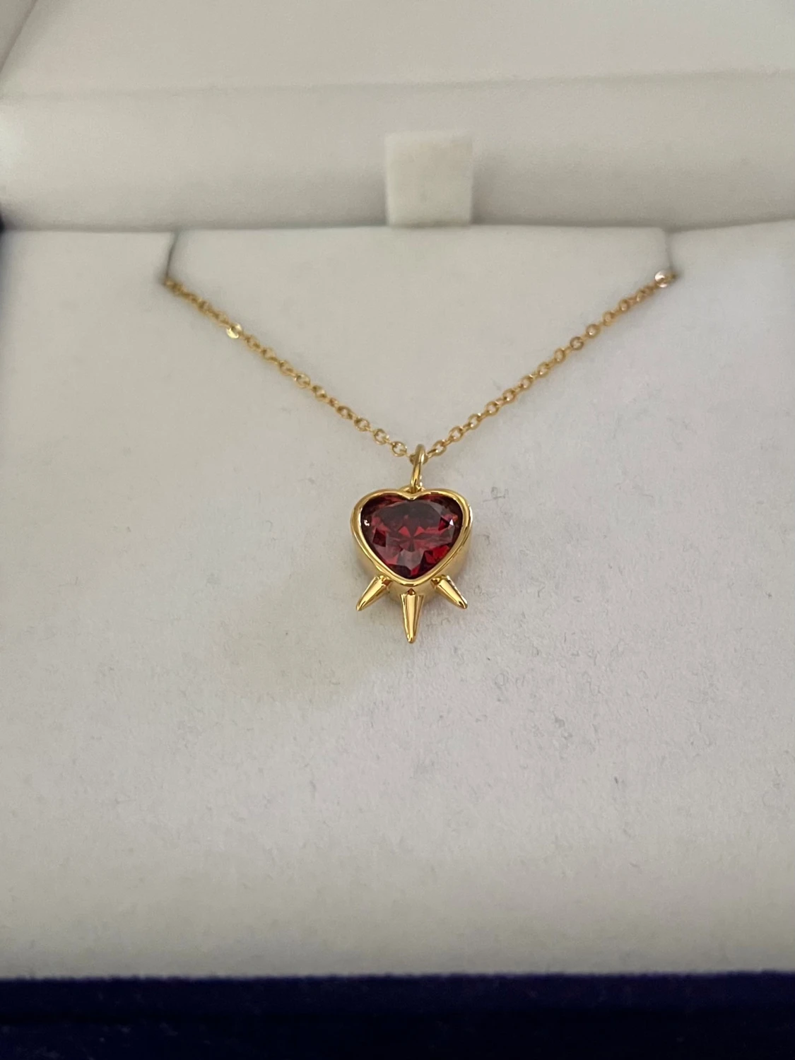 Maria Nilsdotter ”Three of Swords” inspirerat halsband - 2