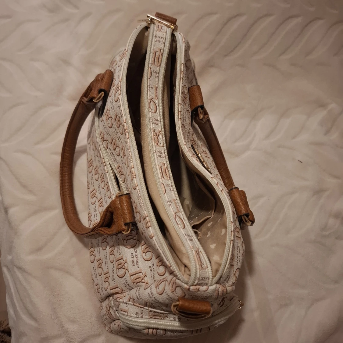 Lycke Oslo beige handväska med logomönster - 3