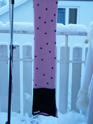 Polka dot halsduk 100% merino wool - Felted polka dots with needle, merino from Italy and made in Sweden. Handmade  Perfect gift or statement piece  Don’t hesitate to ask anything or make an offer 