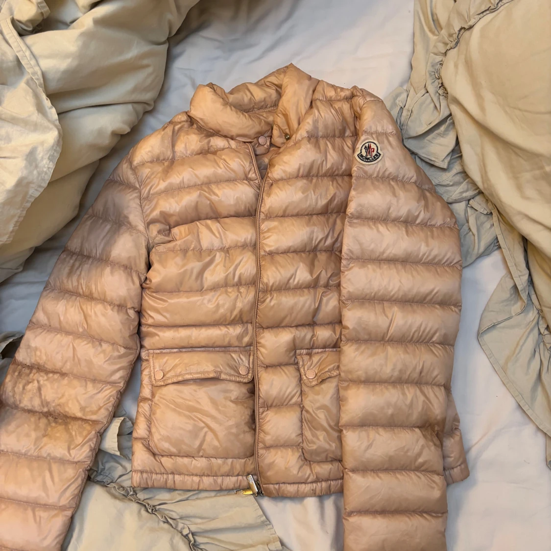 Rosa dunjacka från Moncler