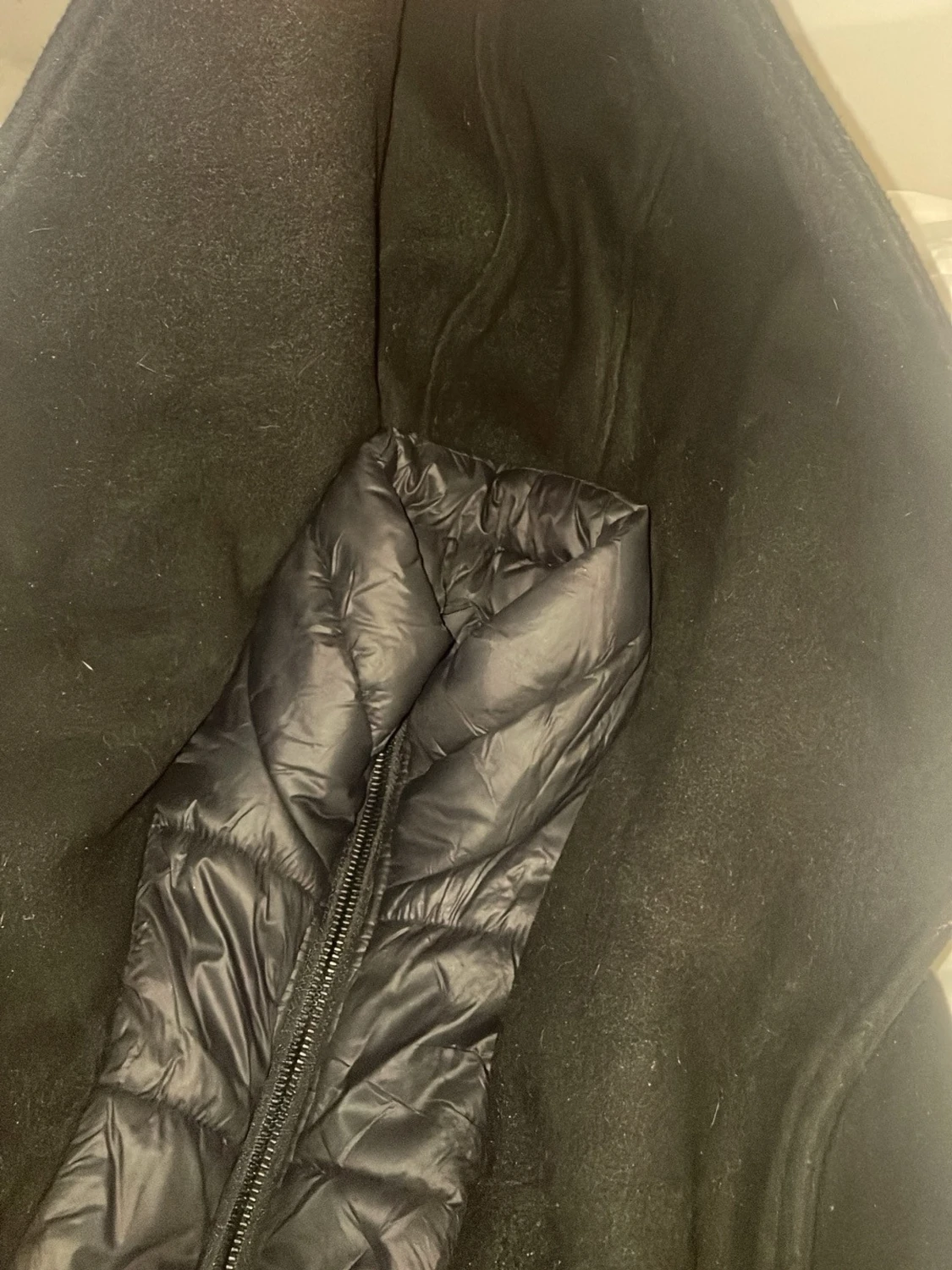 Svart kappa från Hollies med huva - 3