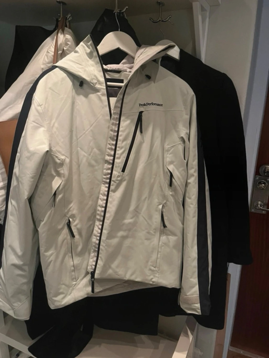 Vit vindjacka Peak Performance M