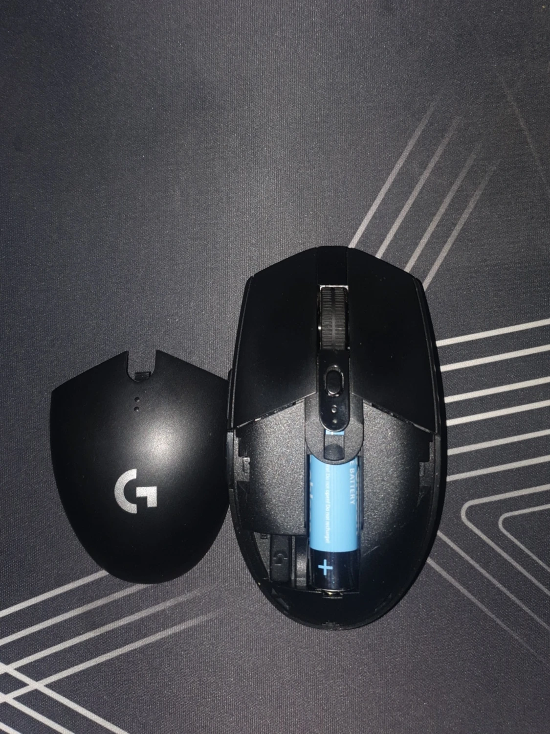 Logitech G305 Lightspeed Wireless Gaming Mouse - 2