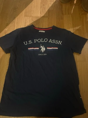 Polo T-shirt  - Väldigt bra passform och fin T-shirt 