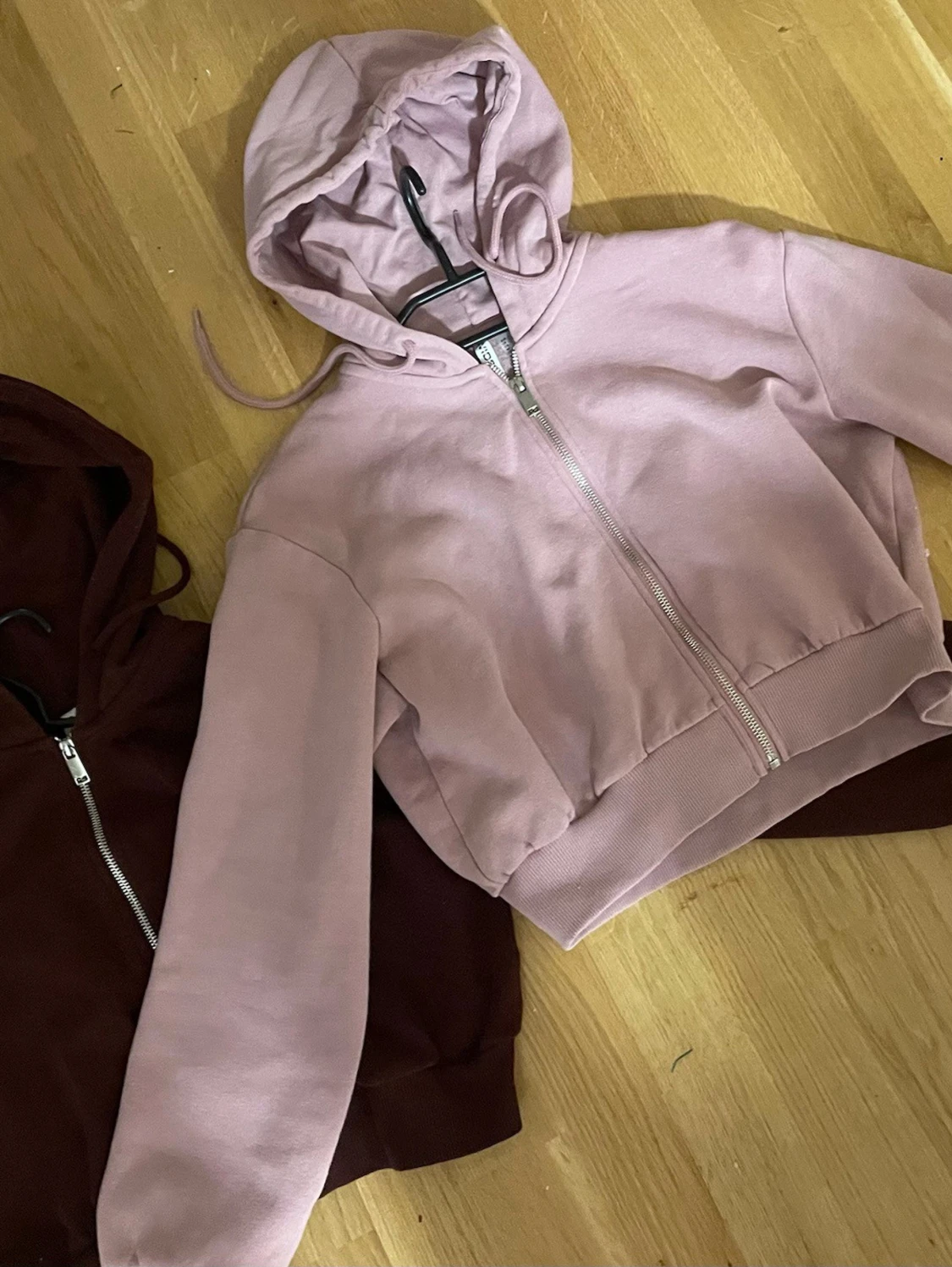2 croppade ziphoodies i storlek S (kan säljas separat) - 2