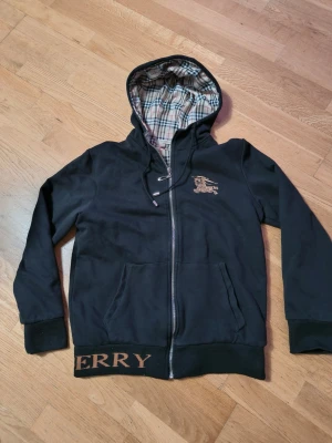 Berberry  - Jätte fin hoddy har använts väldigt lite inga fel