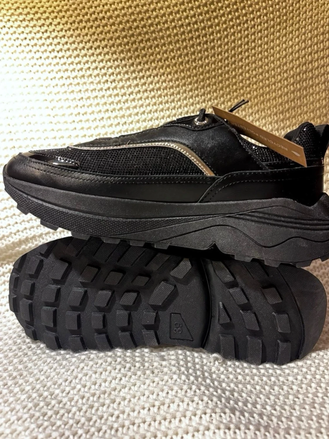 Svarta sneakers med silverdetaljer - 1