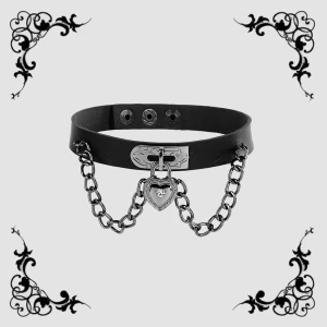 Choker 🖤⛓️ - Riktigt fin vegansk choker med gulligt hjärtlås och kedjor 🖤🥰Längd 34-37cm 📏I bra skick✨Köp nu 💌