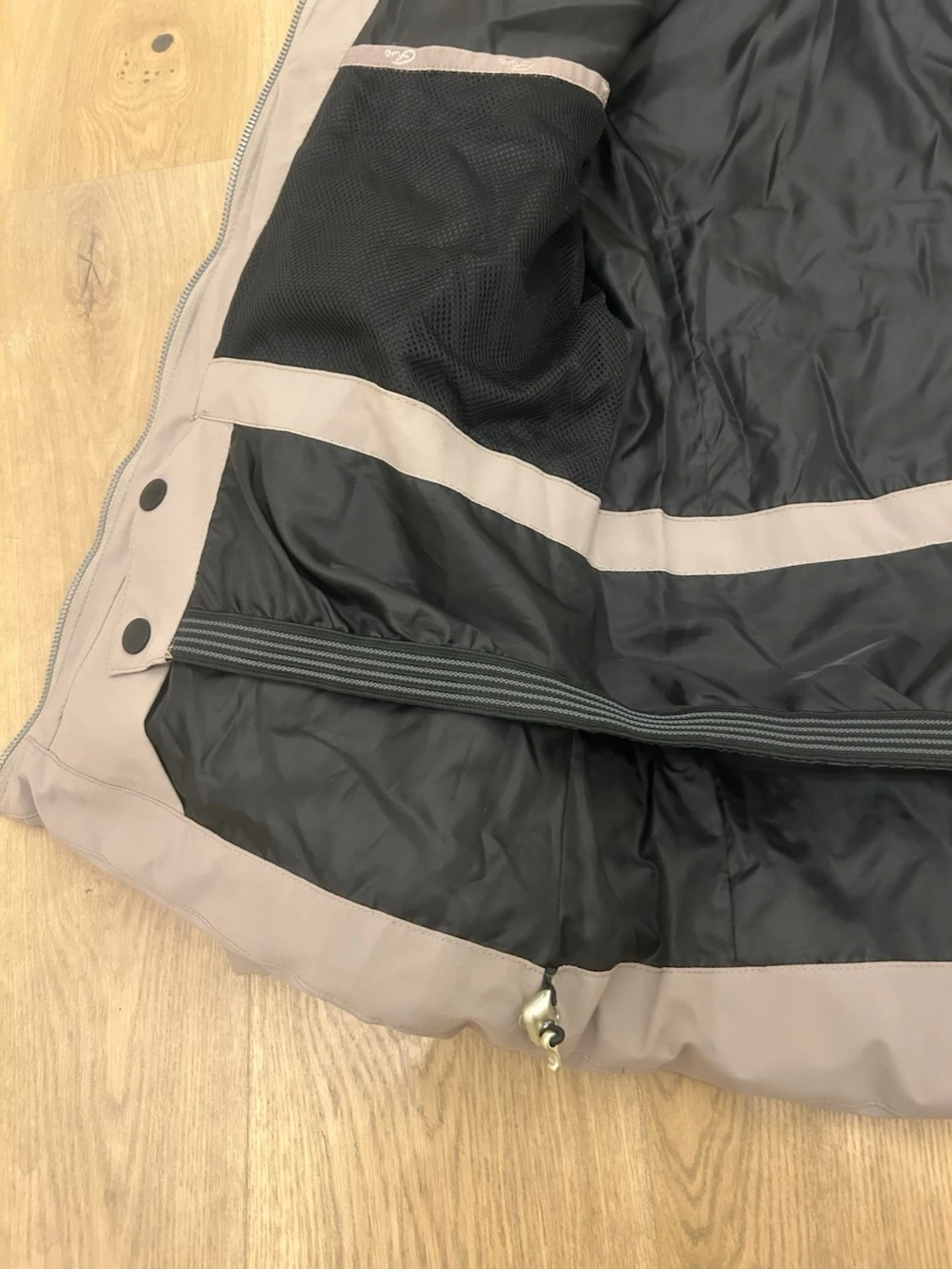 Beige och vit pufferjacka från Five Seasons - 3