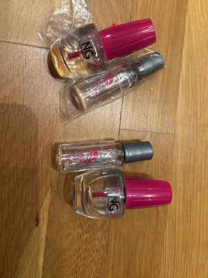 NG primer och dehydrator  - 2 set med primer och dehydrator rån nagelgiganten. 1 par som är oöppnade och oanvända och ett par med mer än halva kvar. 100kr för öppnade paret, och 150kr för oöppnade paret. 200kr för alla