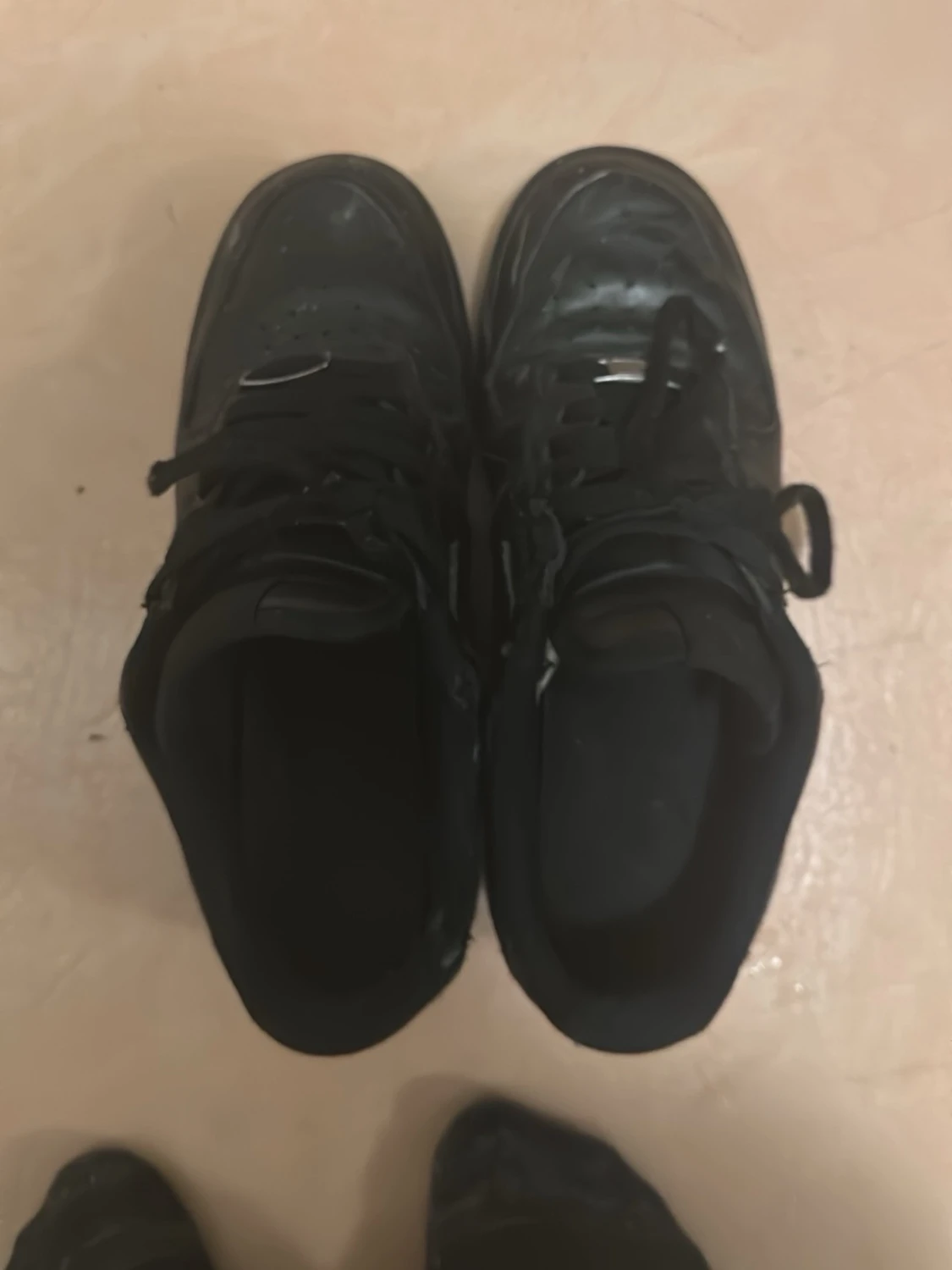 Svarta Nike Air Force 1 skor - 1