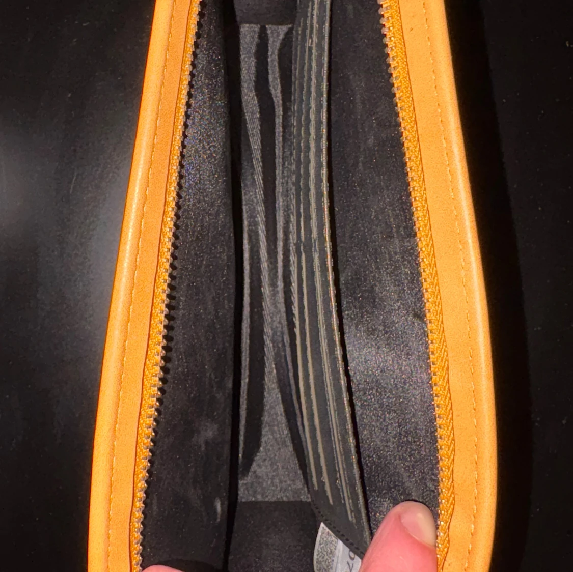 L*V** pouchette väska - 1