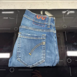 Dondup George  - Dondup George jeans i mycket fint skick | Väldigt snygg tvätt | Storlek W30, fråga om mått vid osäkerhet | Hör av dig vid frågor eller funderingar!