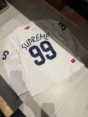 Supreme white long sleeve - Size M. As new!