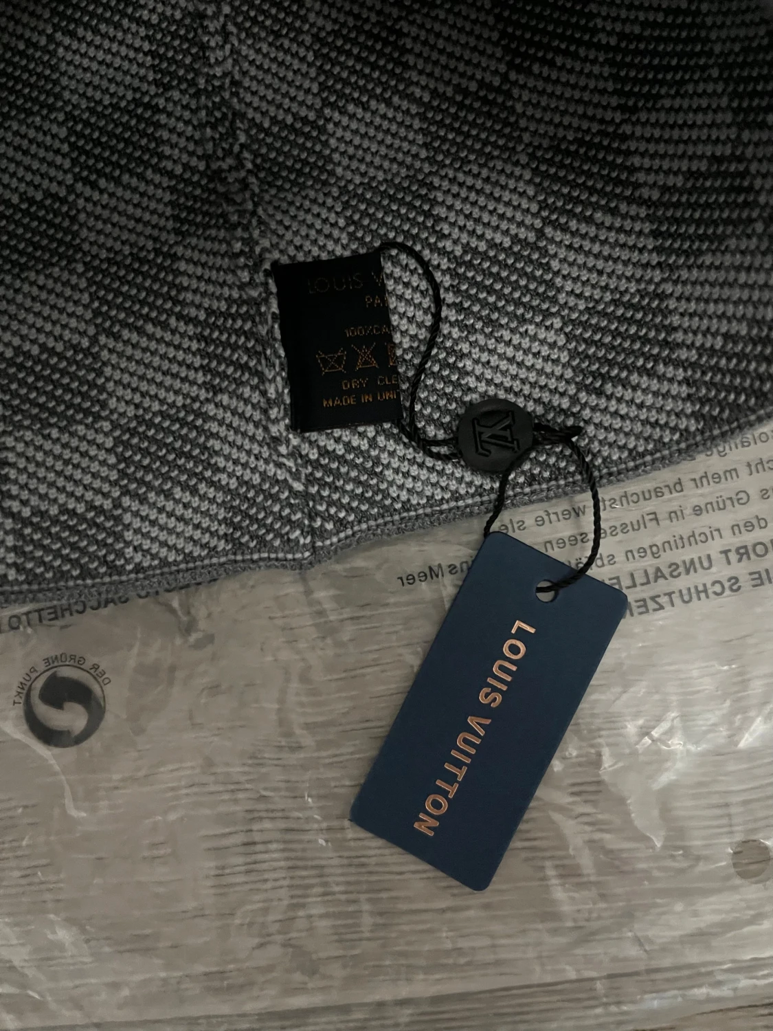 Grå rutig Louis Vuitton mössa - 3