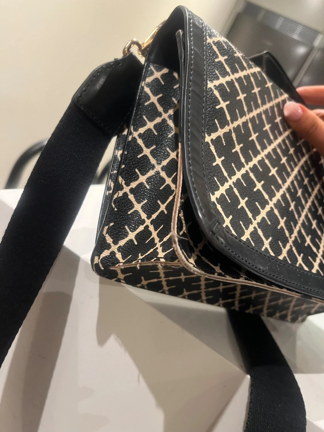 Loenna Schoulder Bag  - 1