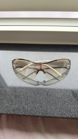 Solglasögon  -  Solglasögon från H&M. Aldrig använda. 