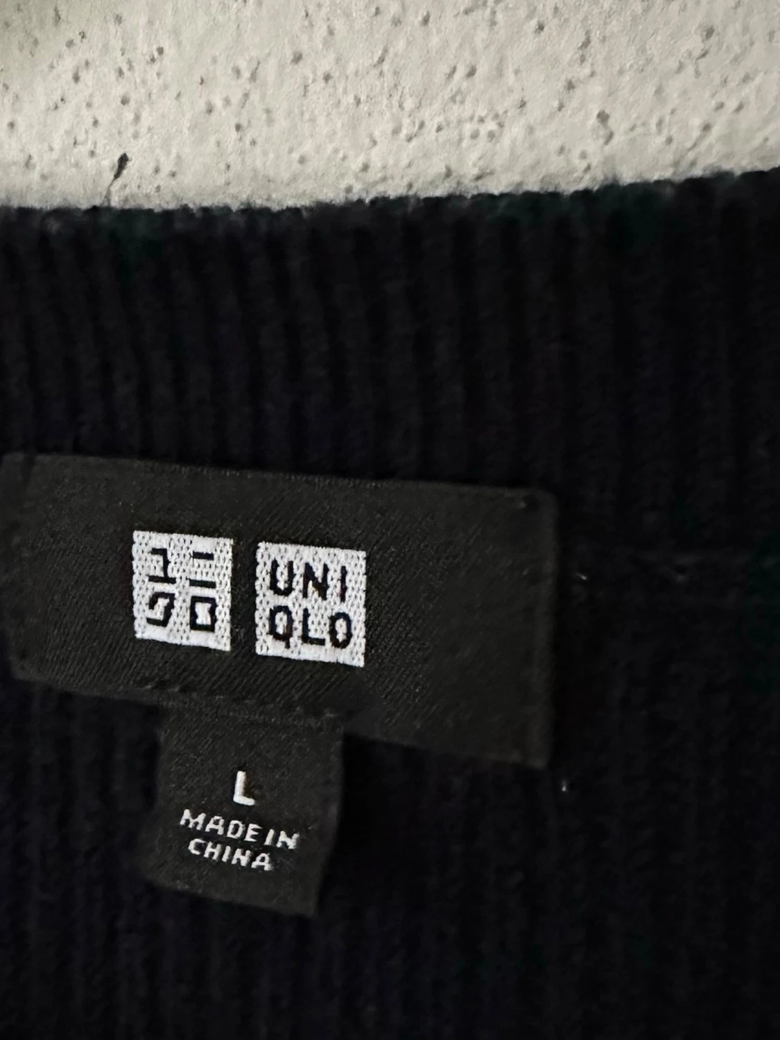 Mörkblå stickad tröja från Uniqlo - 2