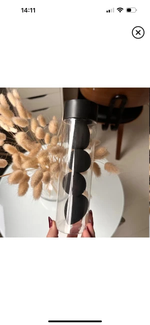 Svarta beautyblenders - Fyra svarta beautyblenders, såklart nya. Svampformade och perfekta för att applicera foundation, concealer eller puder🖤