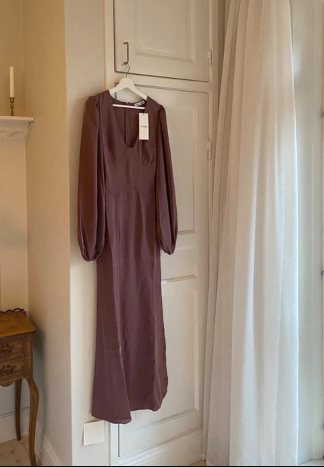 Lång lila satin-klänning från Adoore - 1