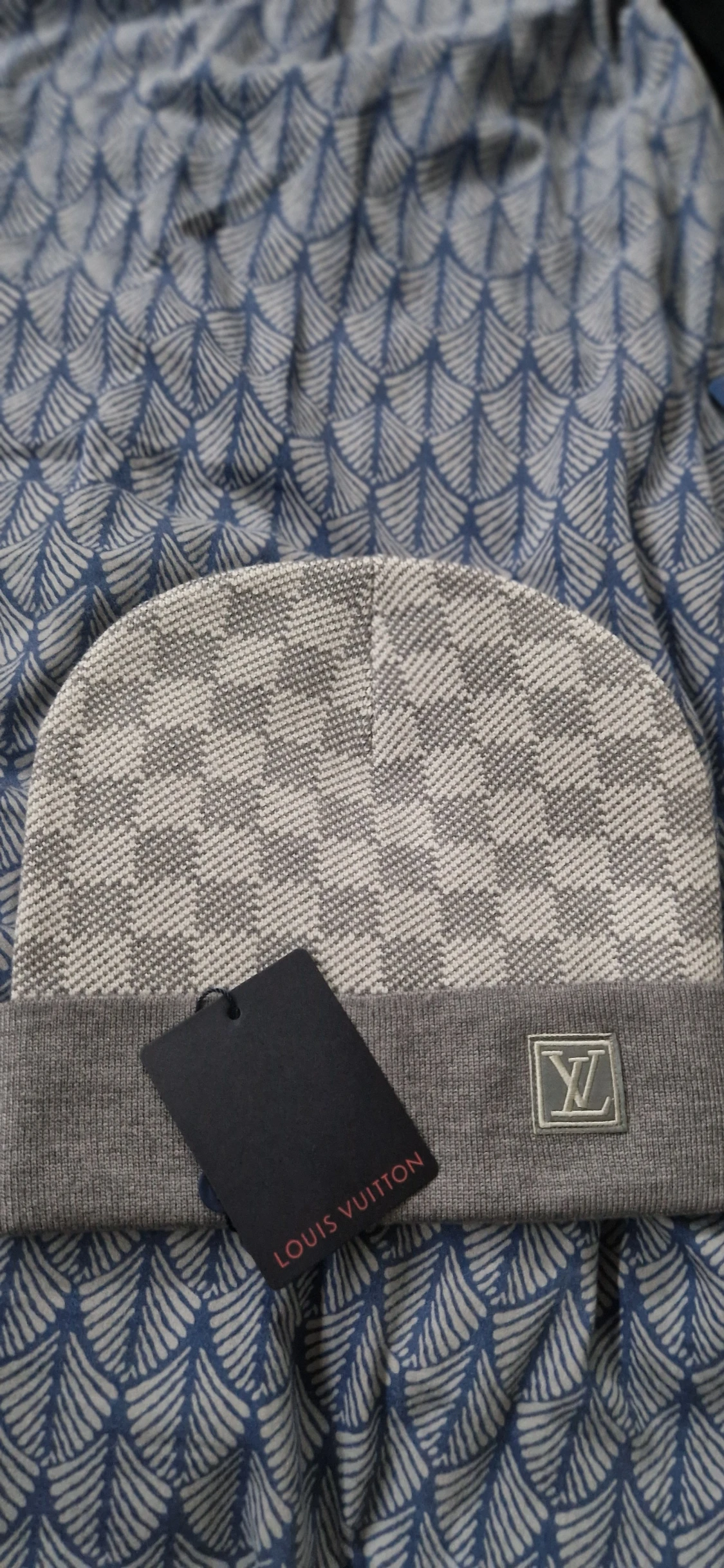 Grå rutig mössa med L v-logga - 1