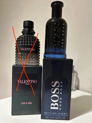 Valentino & Hugo Boss parfymset - Två populära herrparfymer: Valentino Uomo Born in Roma (50 ml) och Hugo Boss Bottled Night (100 ml). Snygga flaskor och förpackningar, perfekta för dig som vill sticka ut med stil.