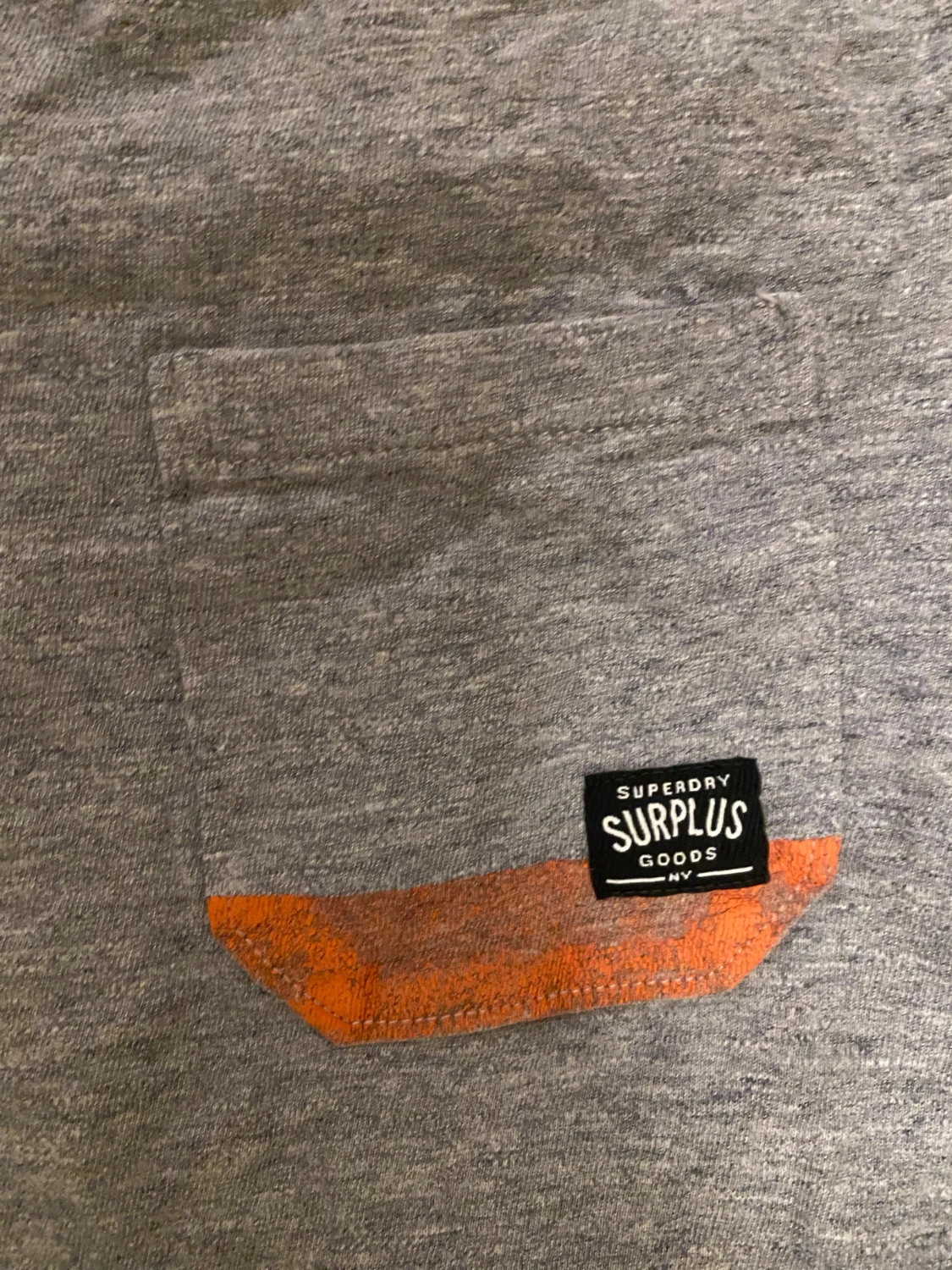 Grå t-shirt från Superdry med ficka - 3