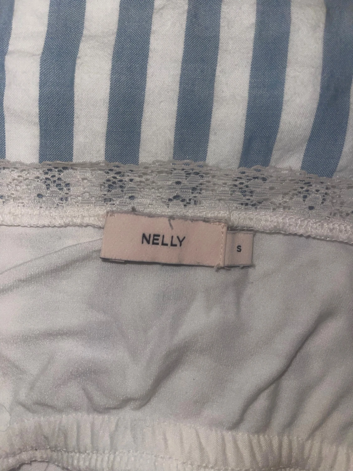 Vitt linne med spets - 1