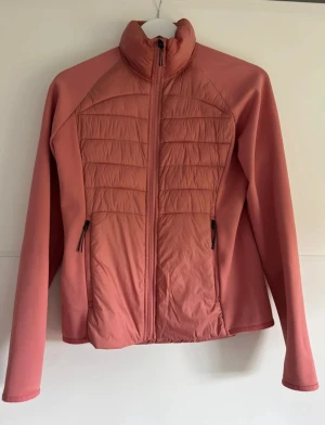 Rosa träningsjacka från McKinley - Träningsjacka i fint skick, använd ett fåtal gånger.