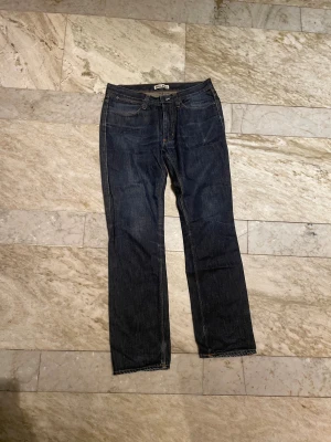 Acne jeans - Sköna acne raw jeans! I modellen Max Raw! Kommer kunna bli sjuka fades om du använder dessa! St 32/32! Mvh Henry