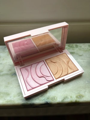 CAIA Palett  - CAIA Prisma Palette Flirty. Endast testad 