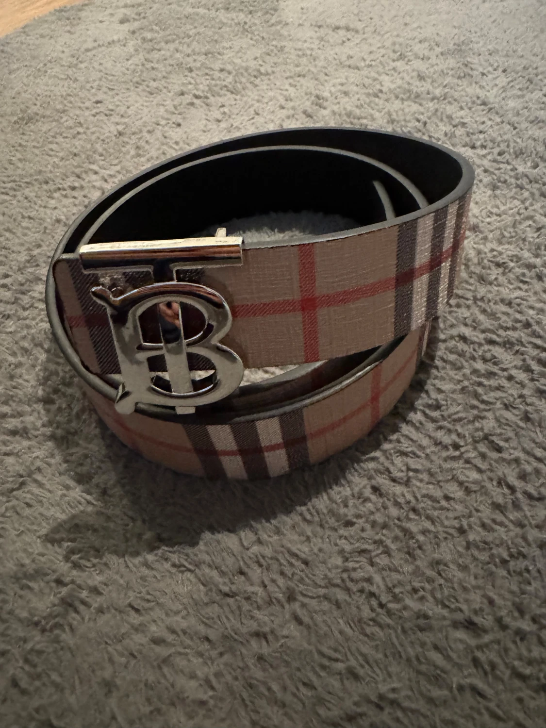 Rutig beige bälte med metallspänne