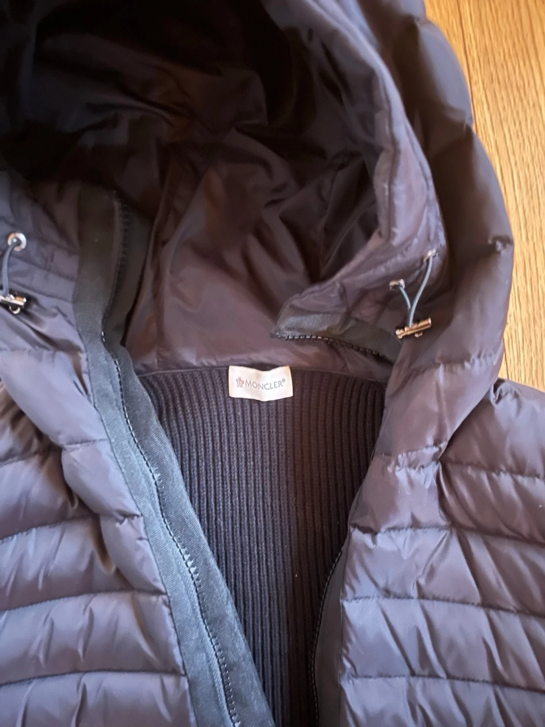 Svart Moncler pufferjacka med huva - 2