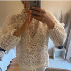 Blus  - Super fin blus från neo noir, prislapp kvar nypris 749kr 